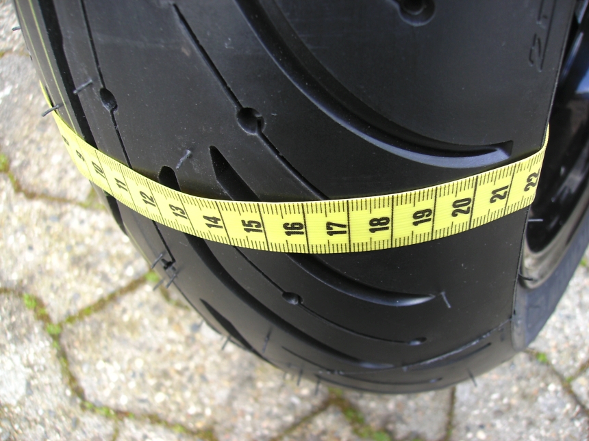 MICHELIN Pilot Road 4<br />218 mm Angststreifen