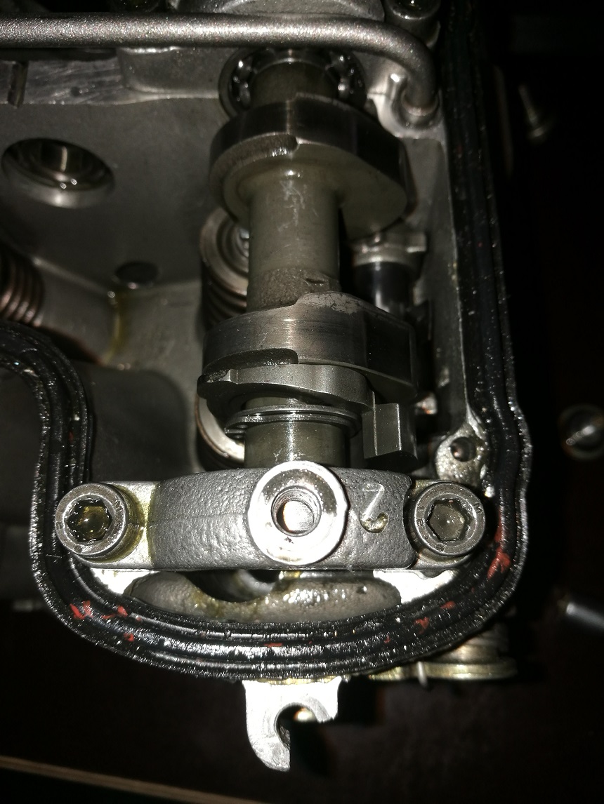 Es handelt sich um das gewinde in der Mitte der Schale