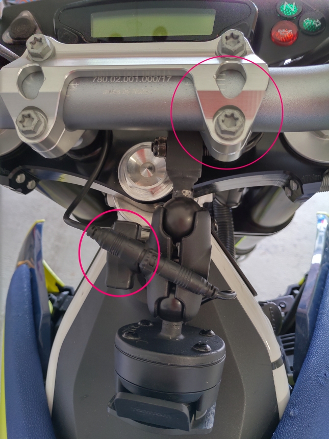 Montage an Lenkerhalterung.jpg