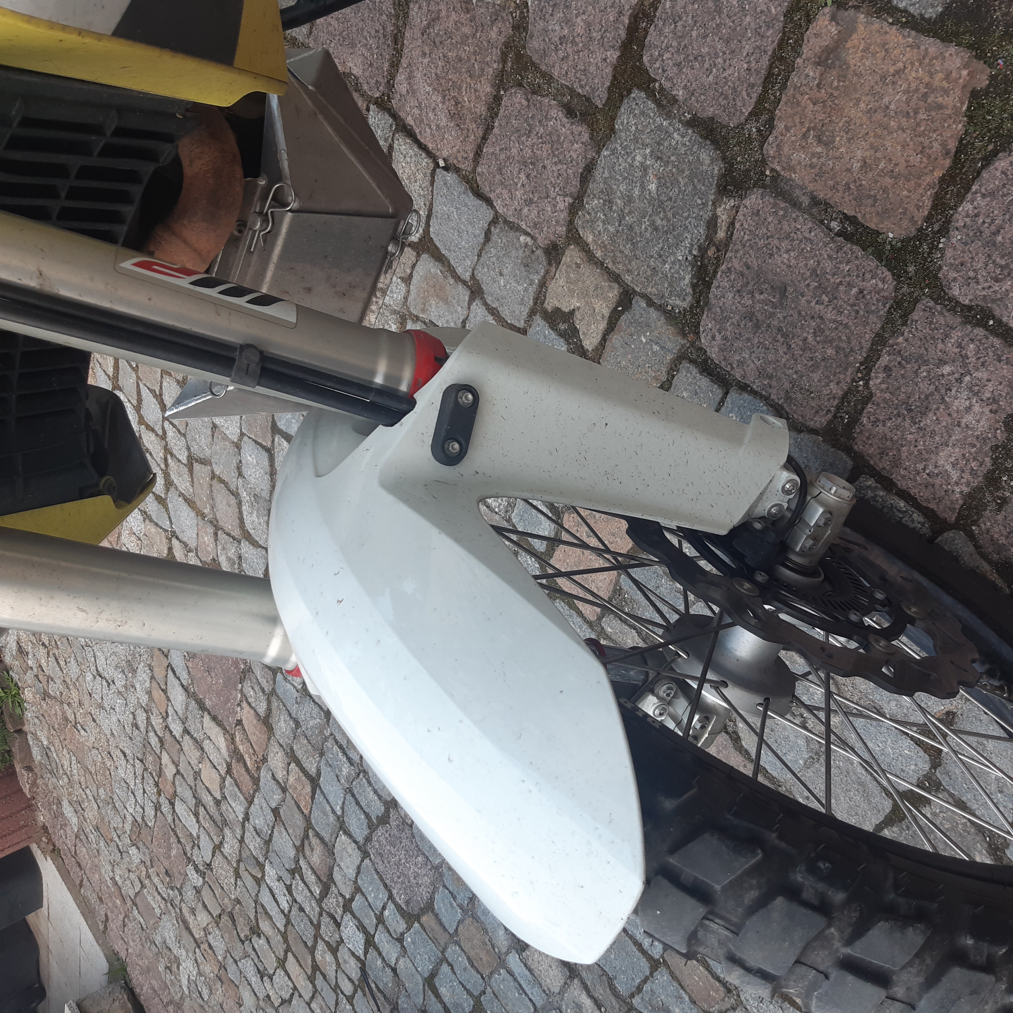 Inspiriert von einigen Mitinsassen hab ich die Bremsleitungshalterung ins CAD gewofen.