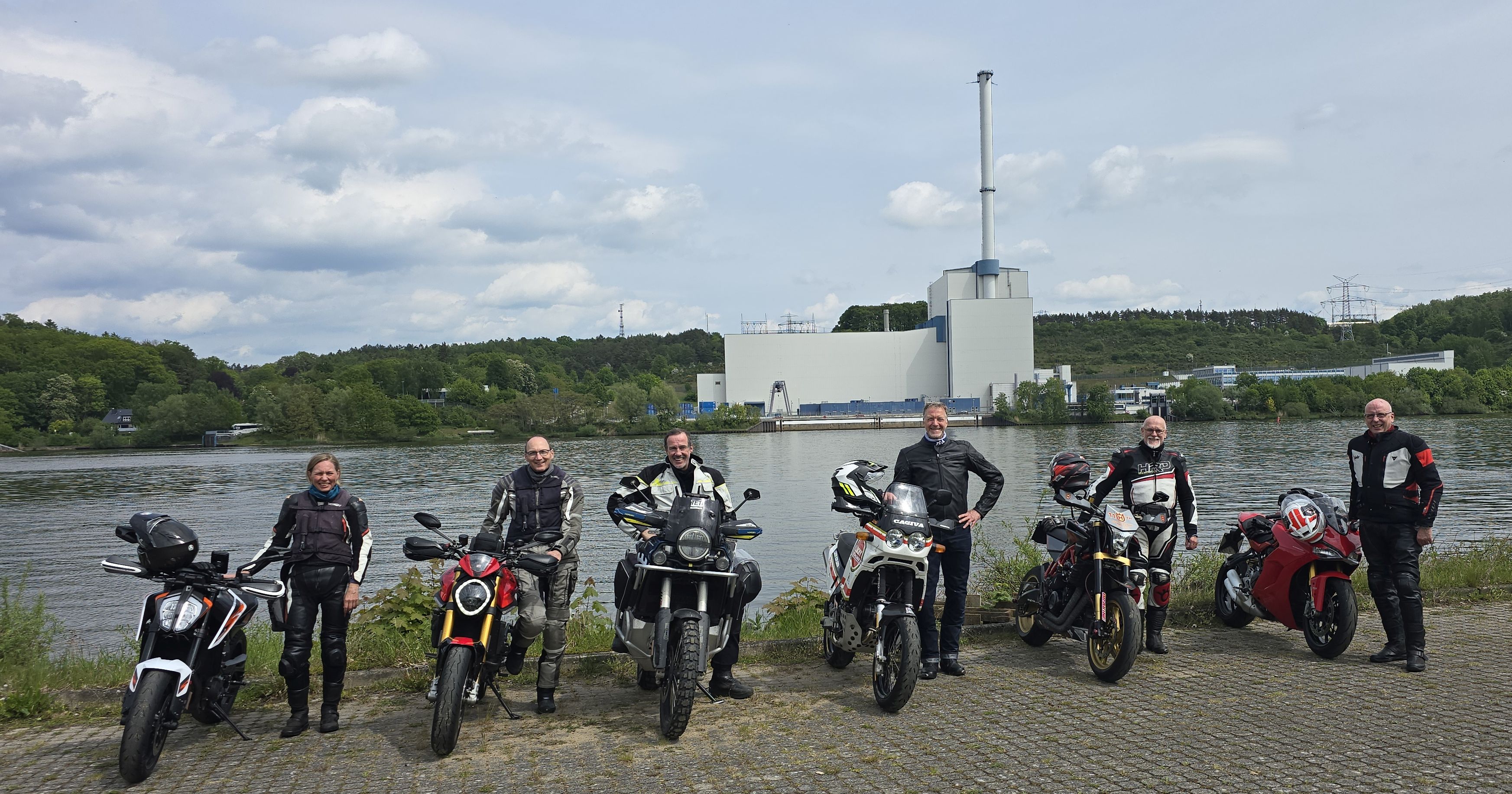 Die Kraftwerke vorm AKW Krümmel