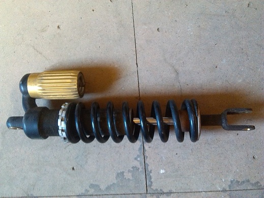Federbein Husky sm125 05er 20Euro