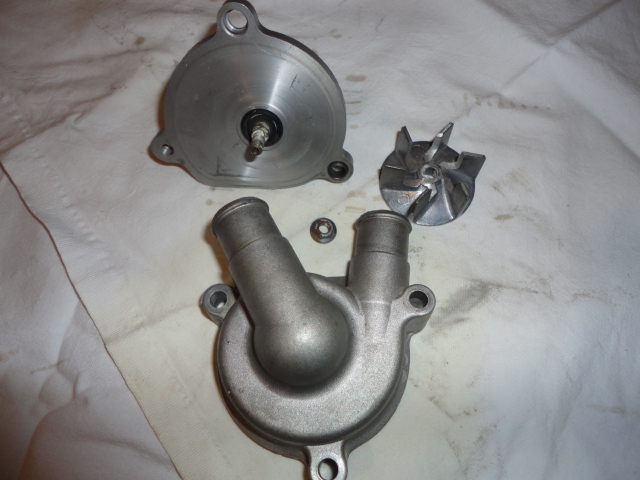 husqvarna te 2004- wasserpumpe komplett.JPG