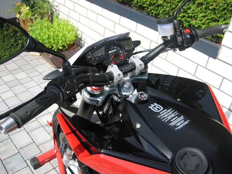 Nuda 900R-Lenker-TK.JPG