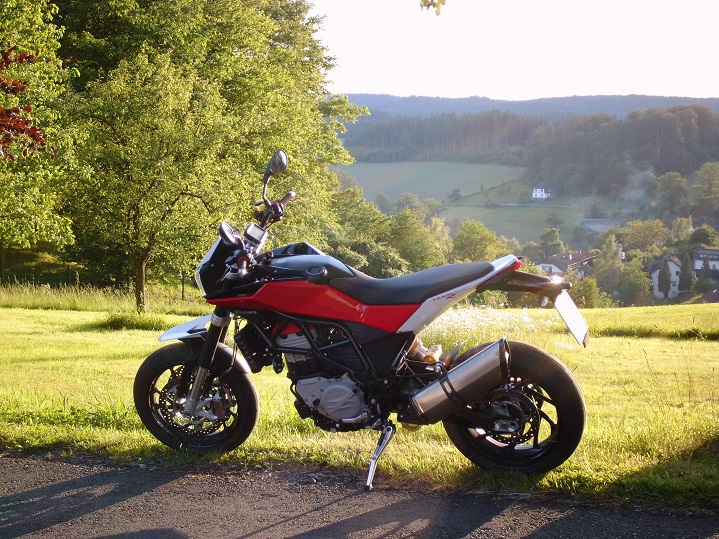 Husky 900R oerhalb von Mausbach.JPG